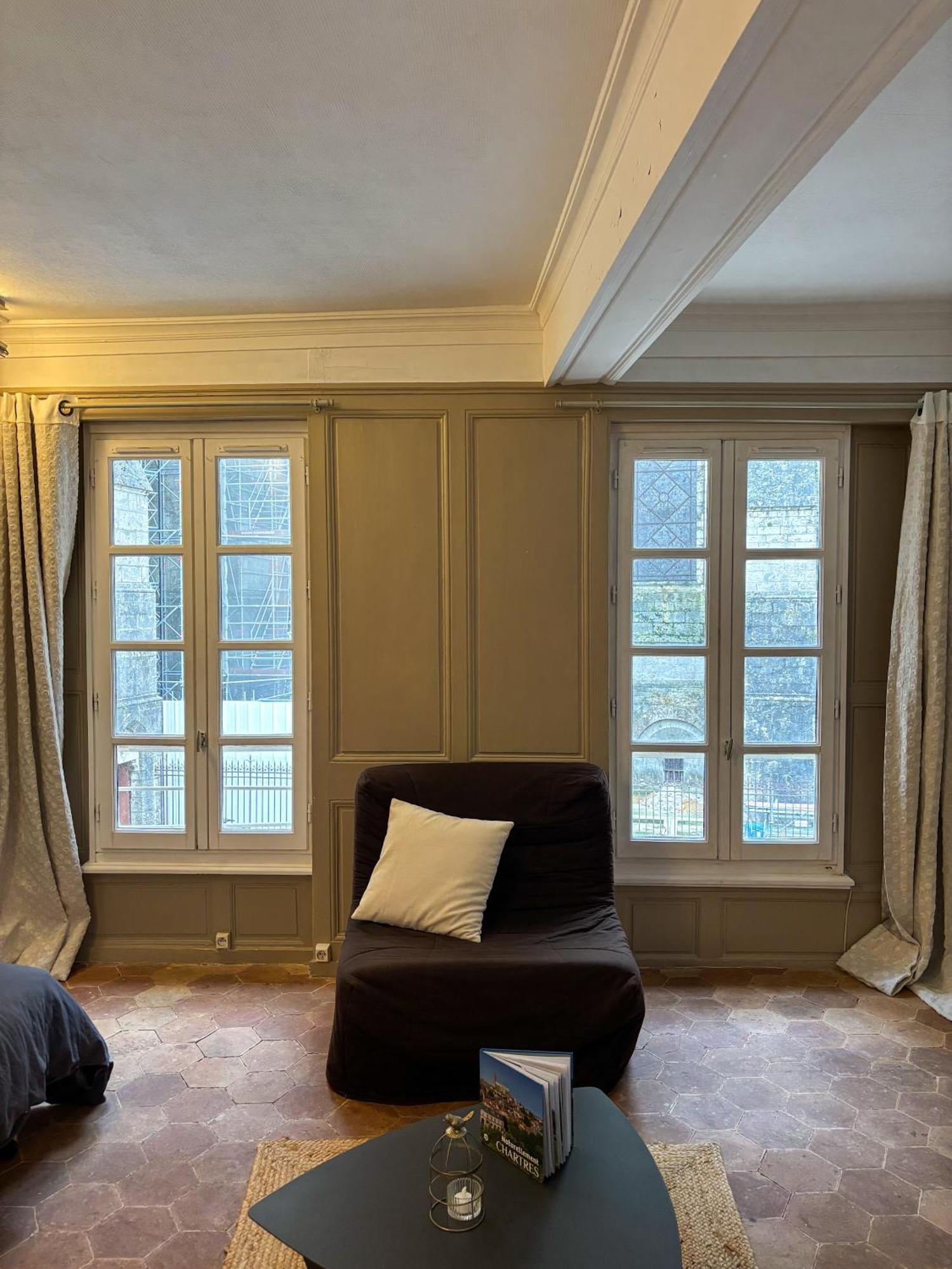 Studio Parvis Cloitre Notre Dame Шартър Екстериор снимка